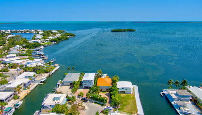 photo 2: 305 Jolly Roger Drive, Key Largo FL 33037