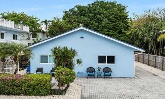 photo 2: 260 Bougainvillea Street, Plantation Key FL 33070