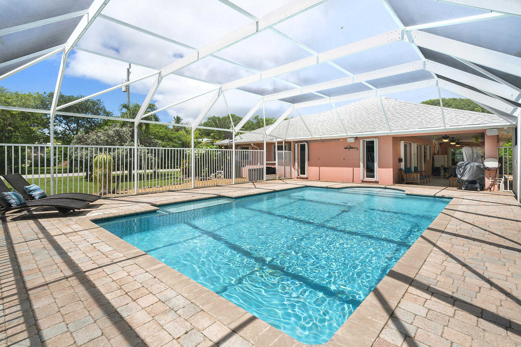 photo 2: 5 Palm Drive, Key Largo FL 33037