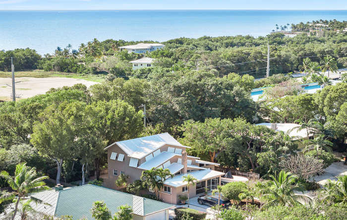 photo 2: 121 Gumbo Limbo Road, Plantation Key FL 33036