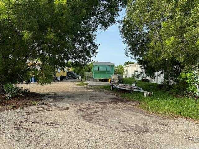 photo 2: 8 Hibiscus Lane, Key Largo FL 33037