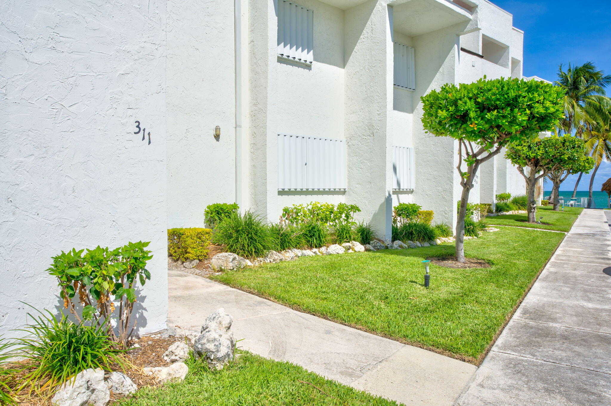 photo 3: 601 W Ocean Drive, Key Colony FL 33051