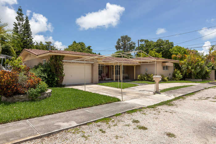 photo 1: 1409 4Th Street, Key West FL 33040