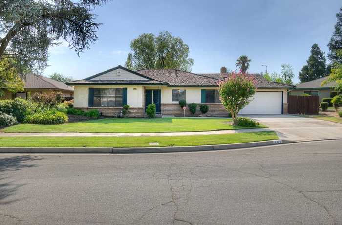 photo 1: 6749 N Vagedes Avenue, Fresno CA 93711