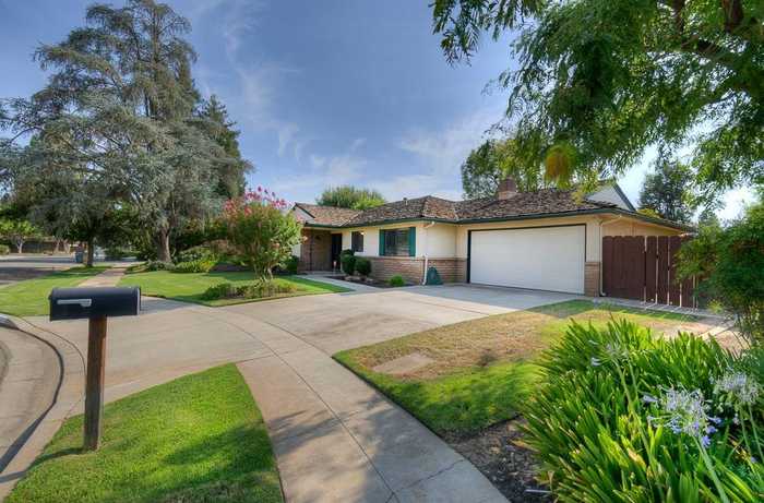 photo 2: 6749 N Vagedes Avenue, Fresno CA 93711