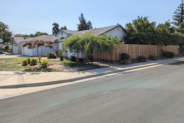 photo 2: 2767 Jenni Avenue, Sanger CA 93657