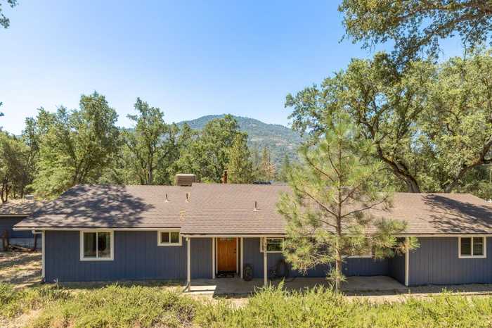 photo 2: 48220 White Oak Drive, Oakhurst CA 93644