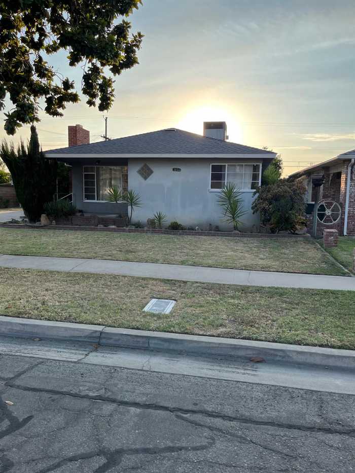 photo 1: 2933 N 9th Street, Fresno CA 93703