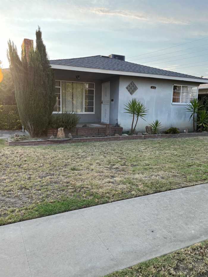 photo 2: 2933 N 9th Street, Fresno CA 93703