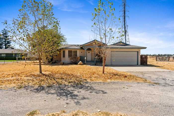 photo 1: 6205 N Locan Avenue, Clovis CA 93619