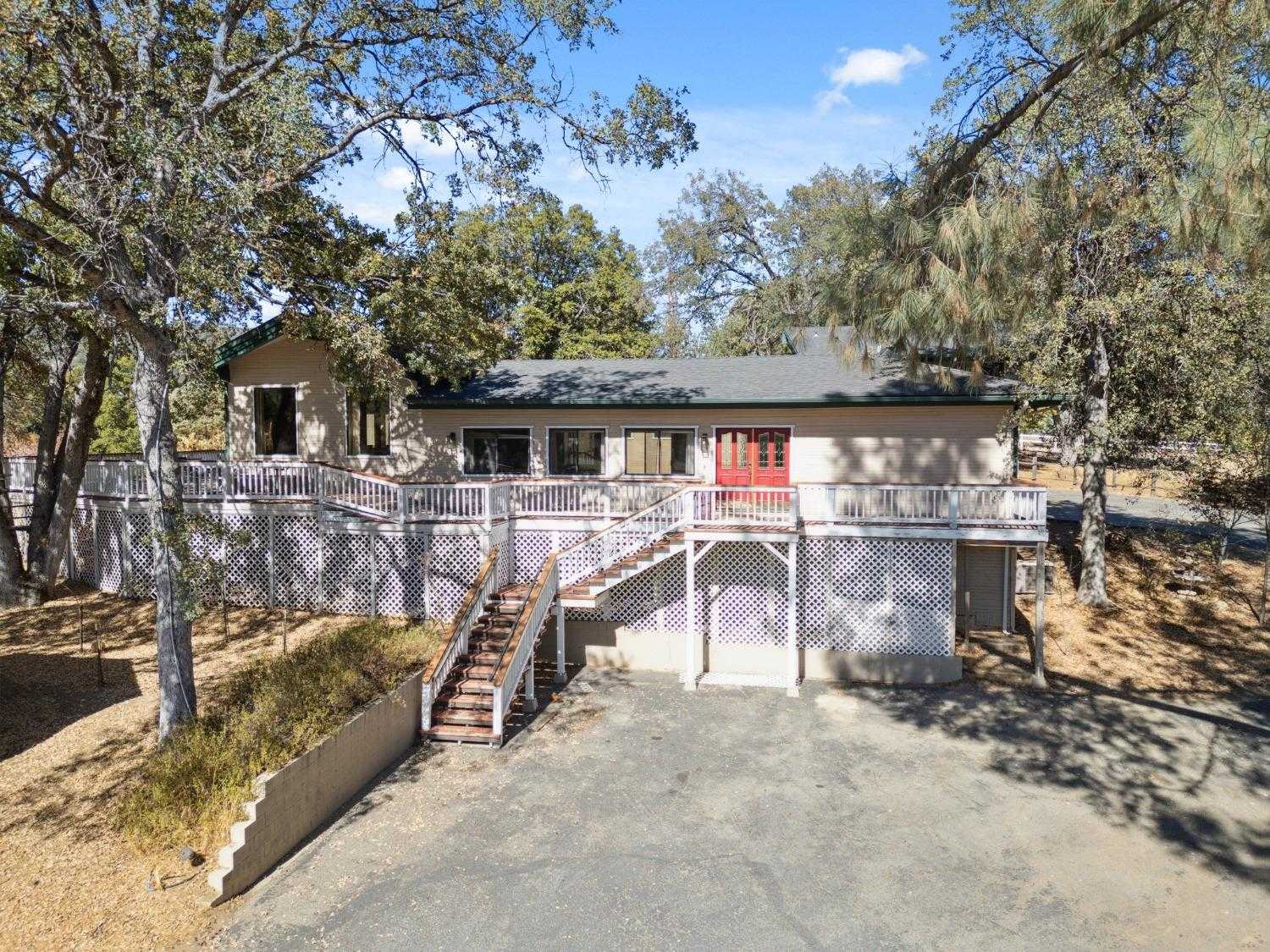 photo 1: 42488 Maples Lane, Oakhurst CA 93644