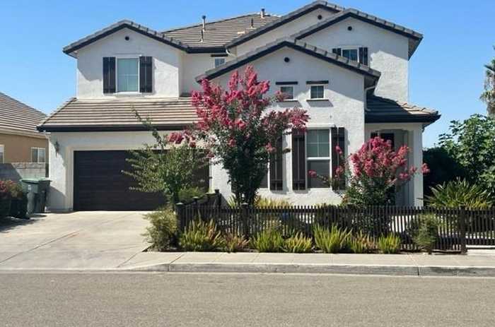 photo 1: 2701 Glade Avenue, Madera CA 93637