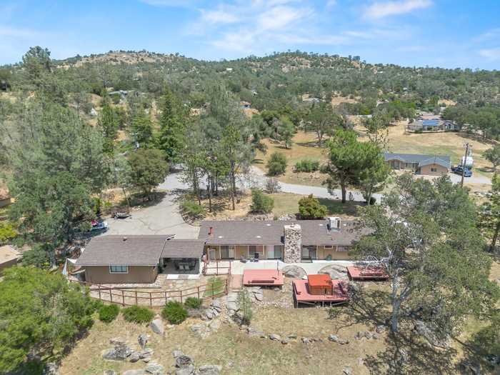 photo 1: 29604 Glacier Court, Coarsegold CA 93614