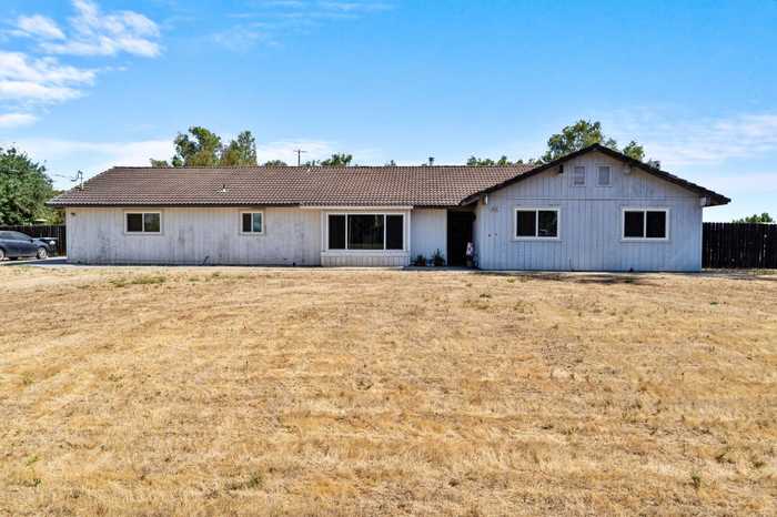 photo 1: 24743 Tropical Drive, Madera CA 93638