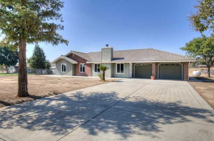 photo 1: 14892 Rd 35 1/2, Madera CA 93638