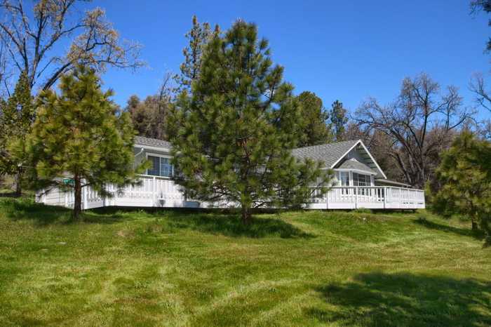 photo 2: 44670 Thunderhead Drive, Ahwahnee CA 93601