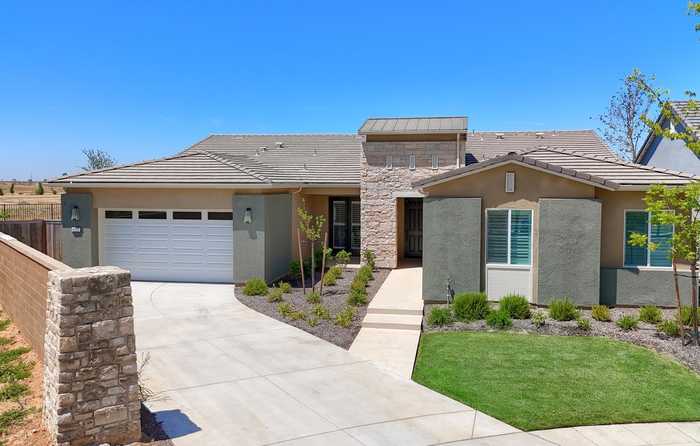 photo 1: 4200 Little Canyon Dr, Madera CA 93636