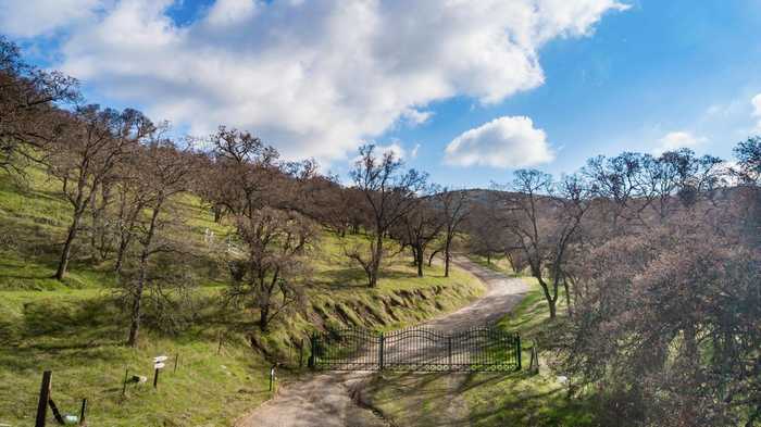 photo 2: 1 Watts Valley Road, Sanger CA 93657