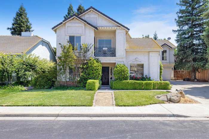 photo 1: 1110 Minarets Avenue, Clovis CA 93611