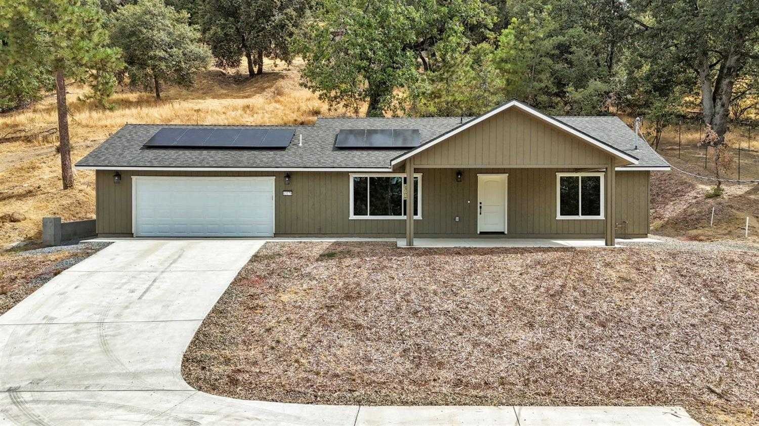 photo 3: 43179 E Sugar Pine Drive, Oakhurst CA 93644