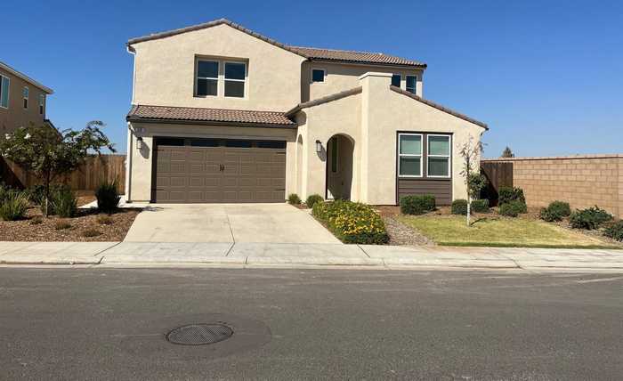 photo 1: 532 Atlantica Avenue, Madera CA 93636