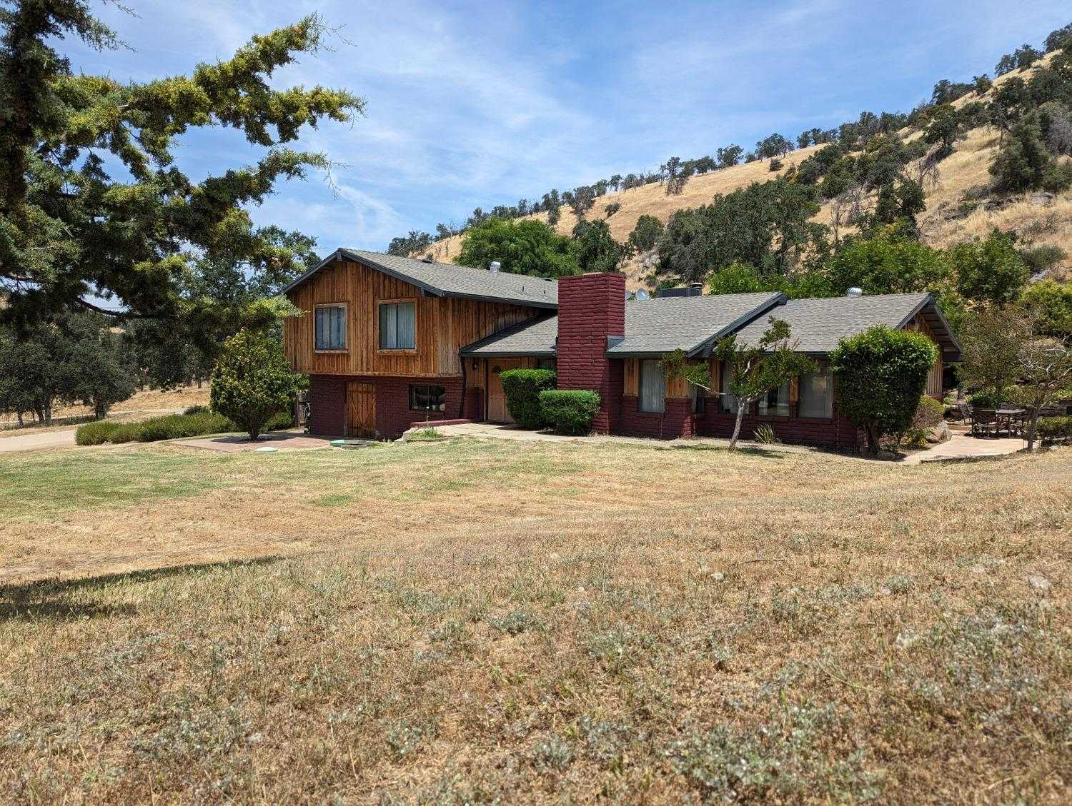 photo 2: 37730 Barberry Lane, Squaw Valley CA 93675