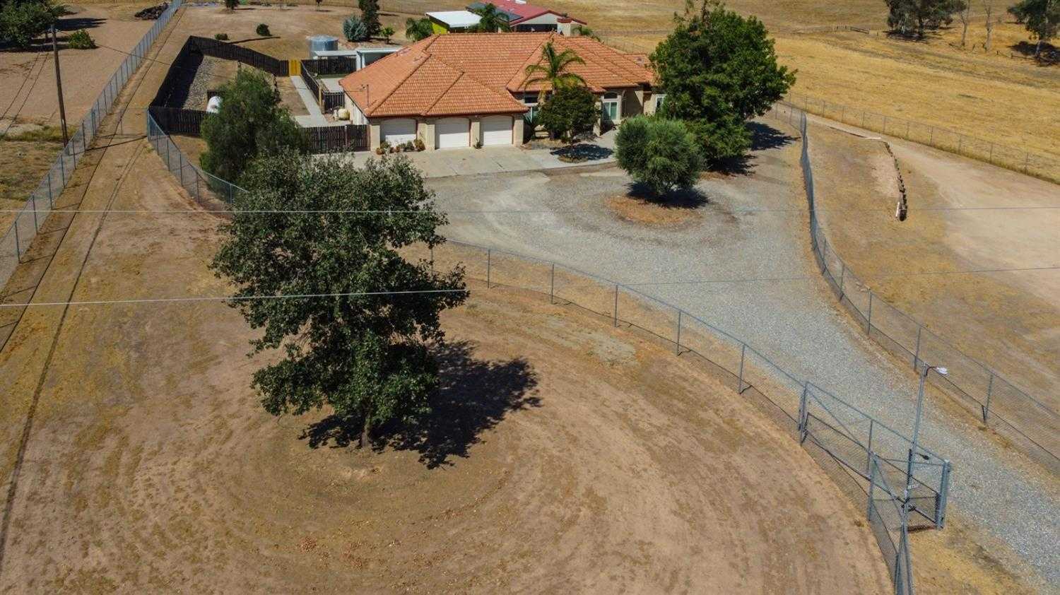 photo 1: 14696 Skyview Road, Madera CA 93636