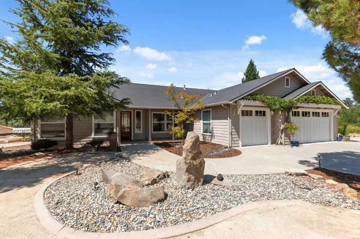 photo 1: 46406 Opah Drive, Ahwahnee CA 93601