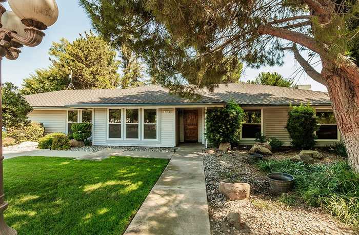 photo 2: 9526 E Belmont Avenue, Sanger CA 93657