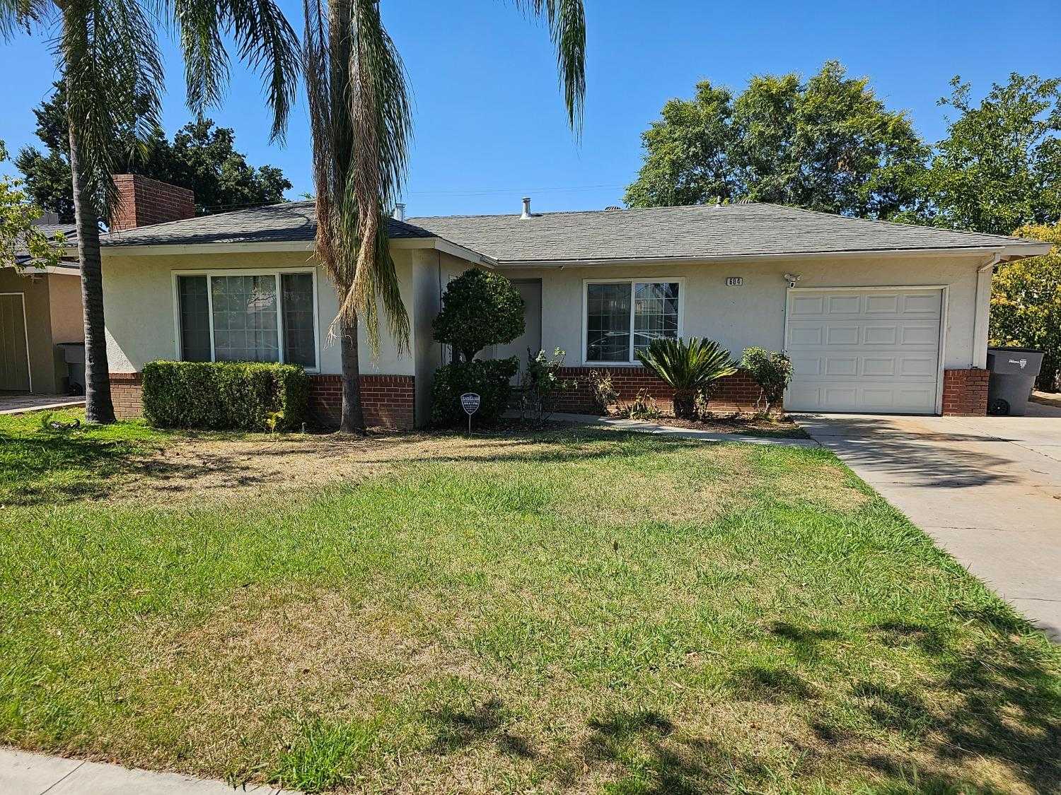 photo 3: 604 W Cortland Avenue, Fresno CA 93705