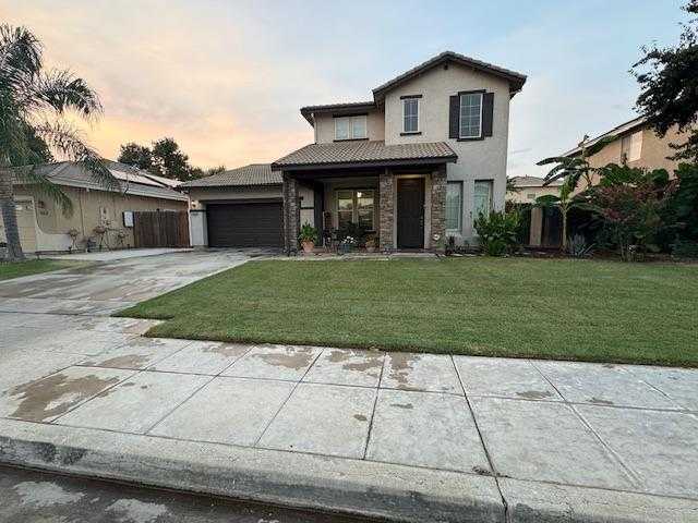 photo 1: 5319 E Kaviland Avenue, Fresno CA 93725