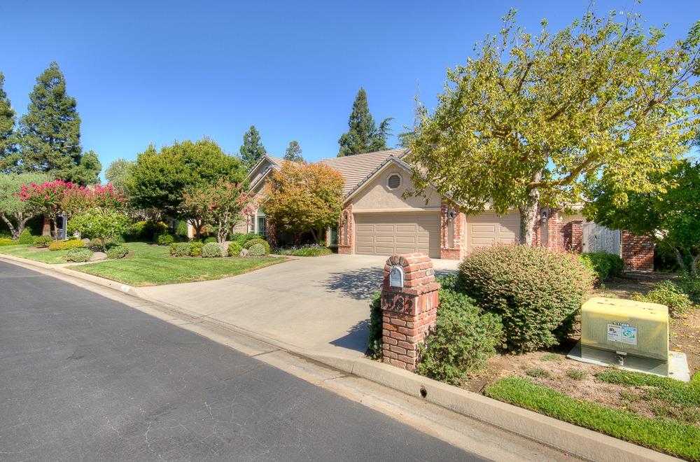 photo 1: 1582 E Forest Oaks Drive, Fresno CA 93730