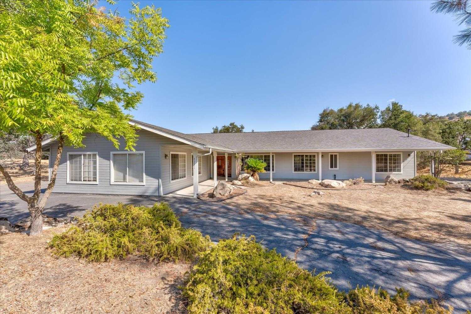 photo 1: 43071 Running Deer Drive, Coarsegold CA 93614