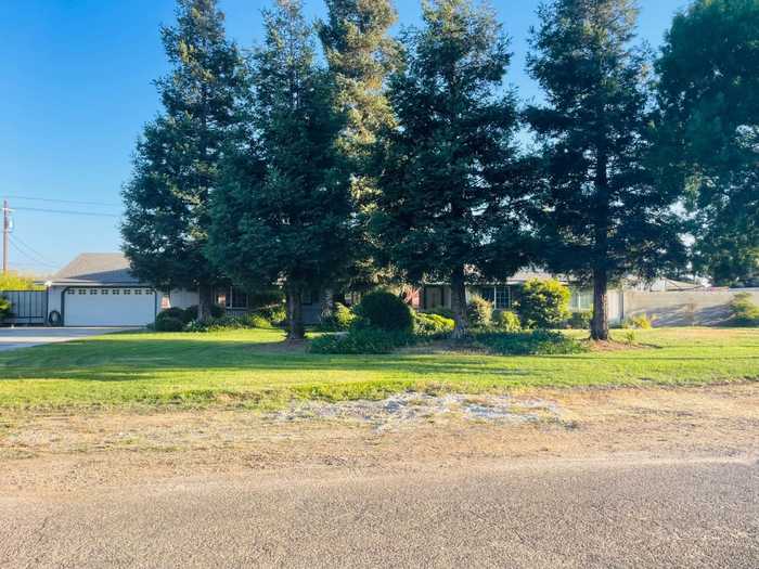 photo 2: 26458 Fonda Avenue, Madera CA 93638