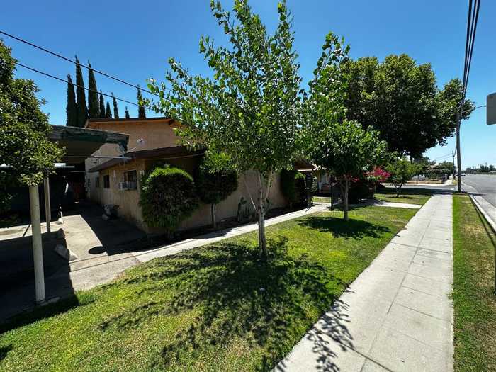 photo 2: 941 S Maple Avenue, Fresno CA 93702