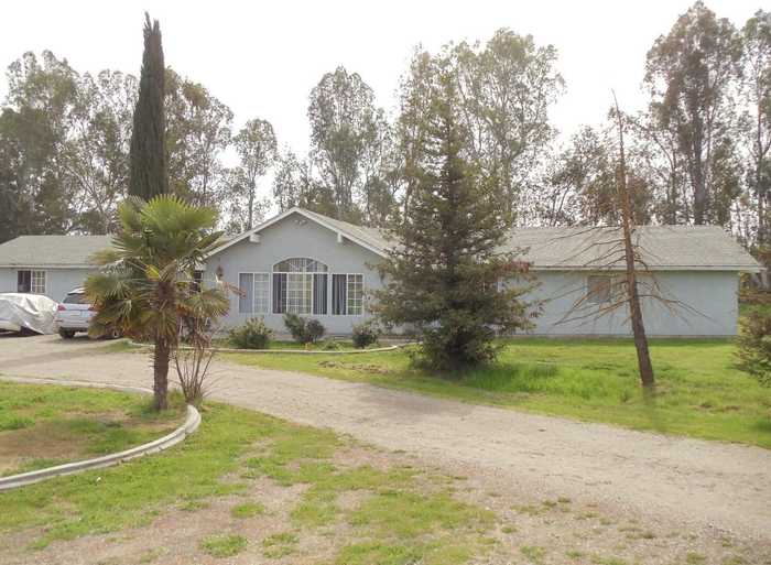 photo 2: 2744 N Locan Avenue, Clovis CA 93619