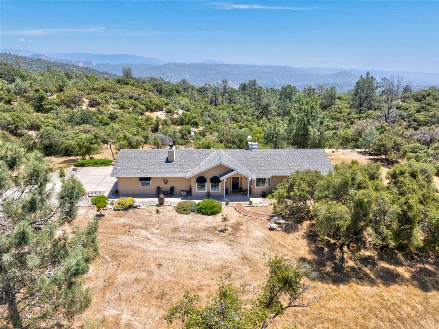 photo 1: 30323 Longview Lane, Coarsegold CA 93614