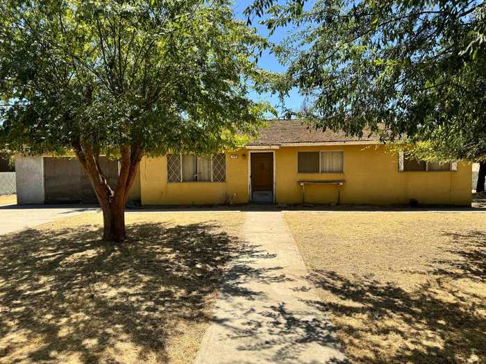 photo 1: 609 E Carillo Avenue, Fresno CA 93725