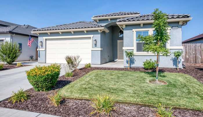 photo 1: 678 Alpine Way, Madera CA 93636