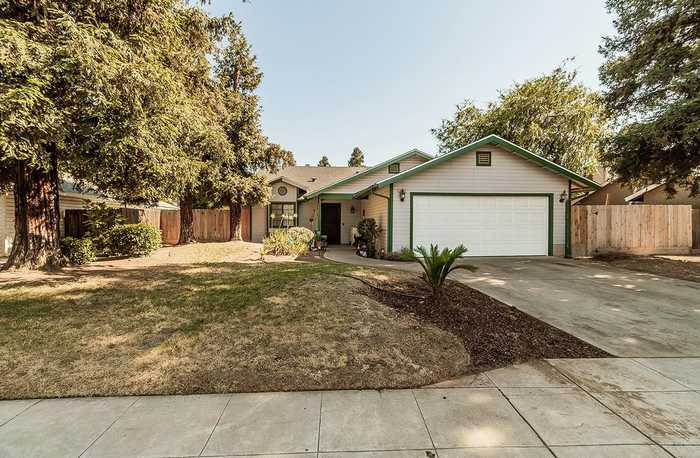 photo 1: 2384 Palo Alto Avenue, Clovis CA 93611