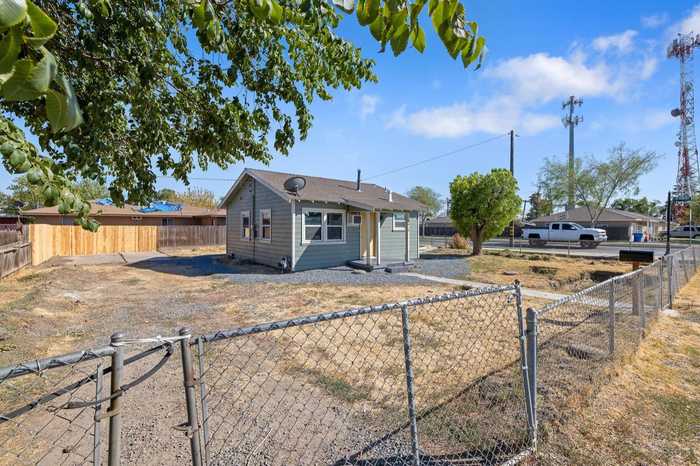 photo 2: 1610 7th Street, Firebaugh CA 93622