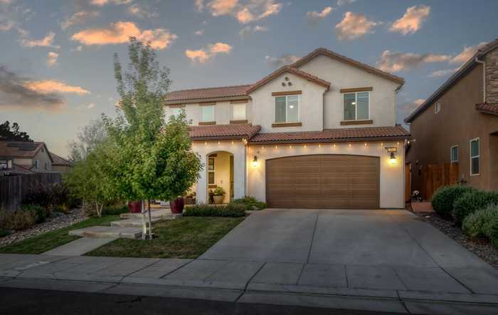 photo 1: 483 Alpine Way, Madera CA 93636