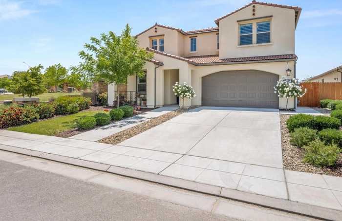 photo 2: 428 Expedition Way, Madera CA 93636