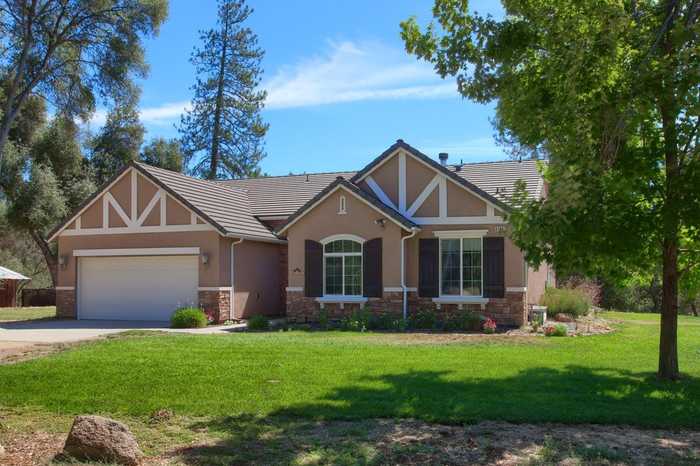 photo 1: 41887 High Point Court, Ahwahnee CA 93601