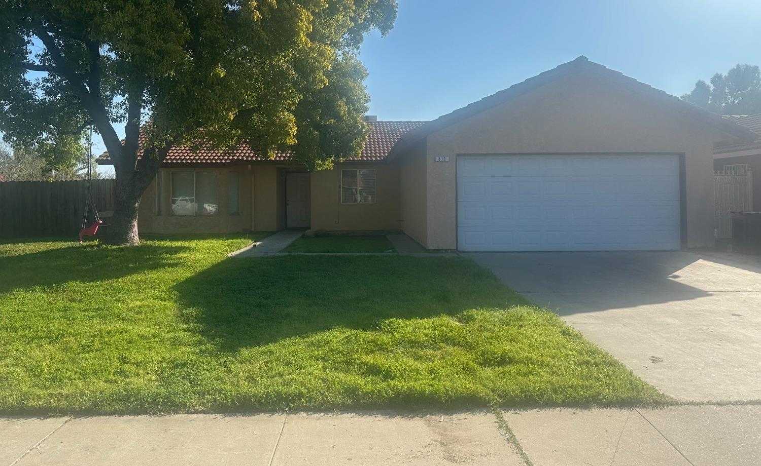 photo 1: 310 Segura Avenue, Sanger CA 93657