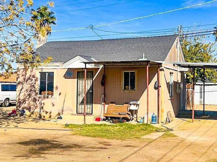 photo 2: 967 Quince Street, Mendota CA 93640