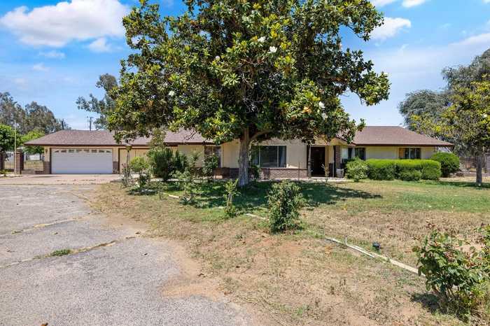 photo 1: 11620 E Belmont Avenue, Sanger CA 93657