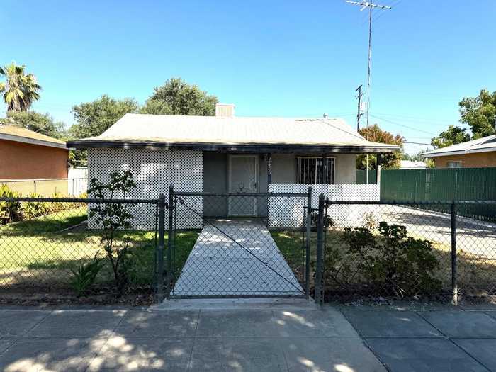 photo 1: 2435 S Price Avenue, Fresno CA 93725