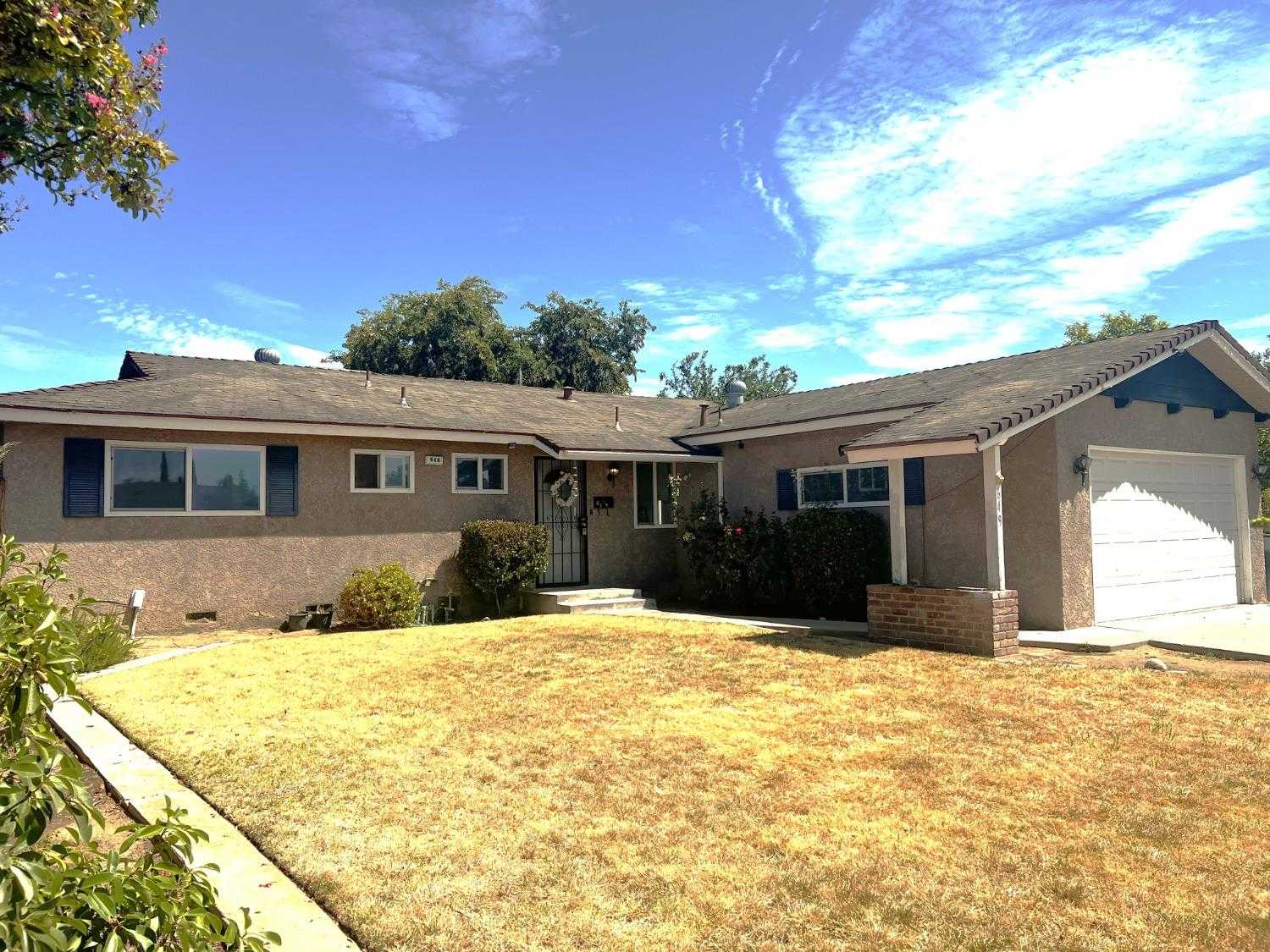 photo 1: 649 W Ashcroft Avenue, Clovis CA 93612