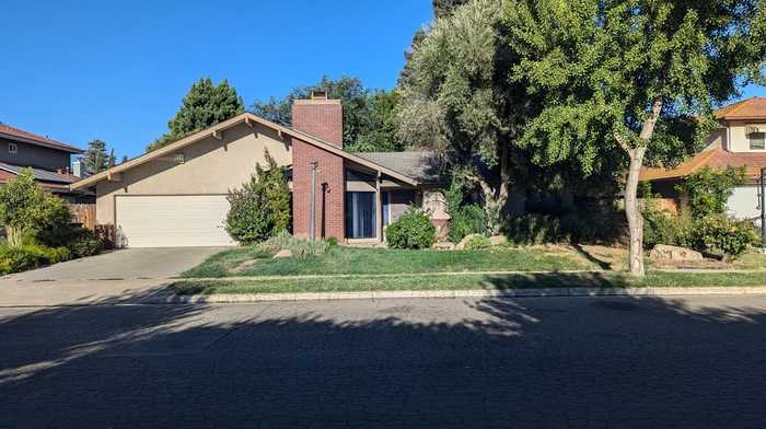 photo 1: 6626 N Brunswick Avenue, Fresno CA 93722